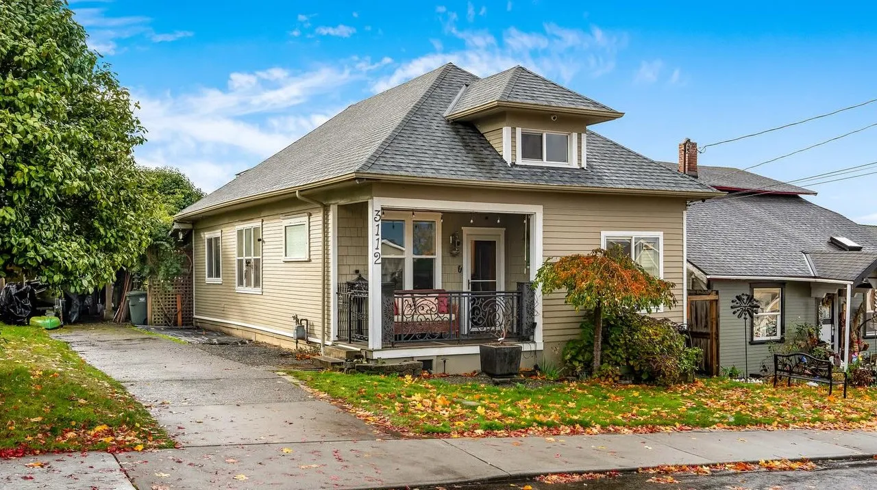 Craftsman home with covered front porch