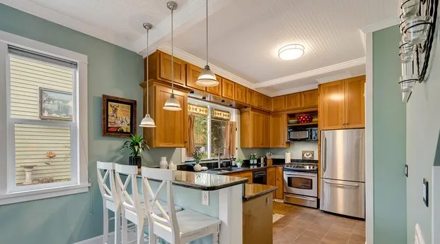Kitchen with breakfast bar seating